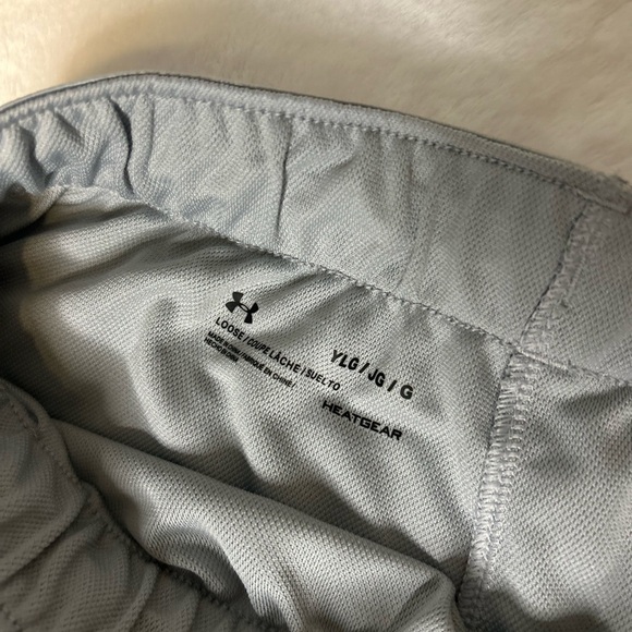 Under Armour Girls Large Shorts Gray and Purple - Picture 5 of 5